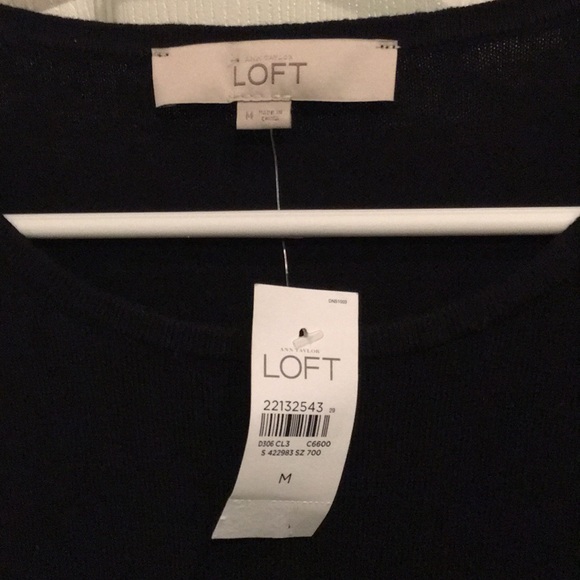 NWT LOFT Top Black M w slight flounce at bottom - Picture 4 of 6
